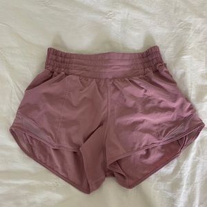 LULULEMON SIZE 4 hotty hot shorts high rise 2.5”